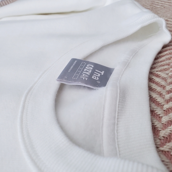 Brand New - Aritzia - TNA Cozy Fleece Boyfriend Cropped Sweatshirt - Picture 5 of 10